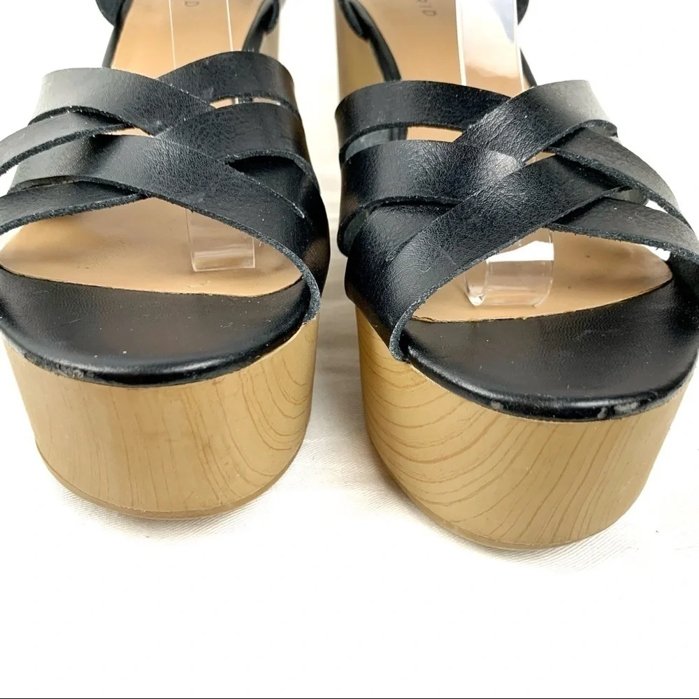 Torrid platform faux wood strappy wedges, size 9